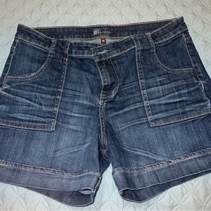 Women’s Kut From Kloth denim shorts size 10. Mid rise, roughly 4in inseam